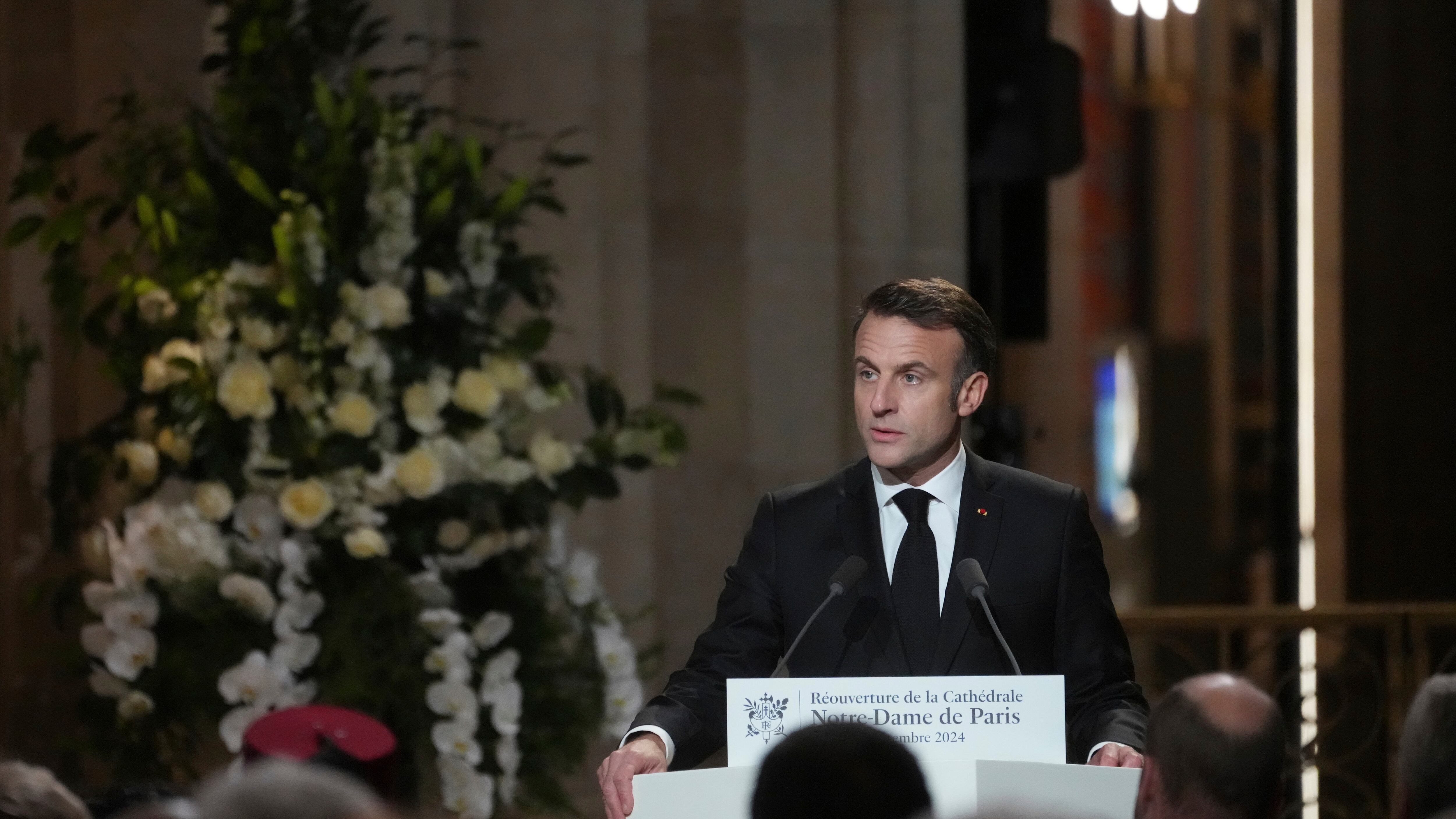 Macron verso il governo. Convocati tutti i partiti. Fuori Insoumise e Rn