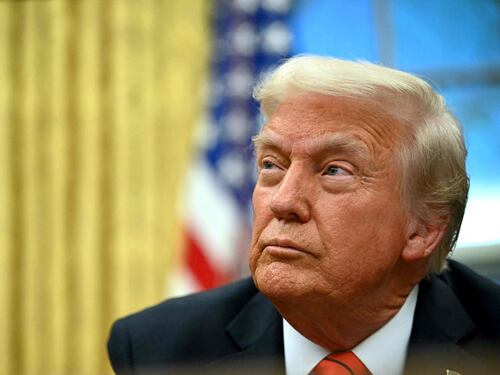 Trump: "Un giorno l'Ucraina potrebbe essere russa". E chiede a Kiev 500 miliardi in terre rare