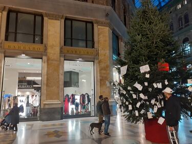 La tradizione si rinnova: l’albero di Natale Rubacchio torna nella Galleria Umberto 9