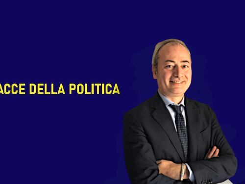 Il senatore che dorme con la cravatta e ha in mano il ddl Zan