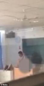 Sesso sulla cattedra tra  docente e studentessa 1