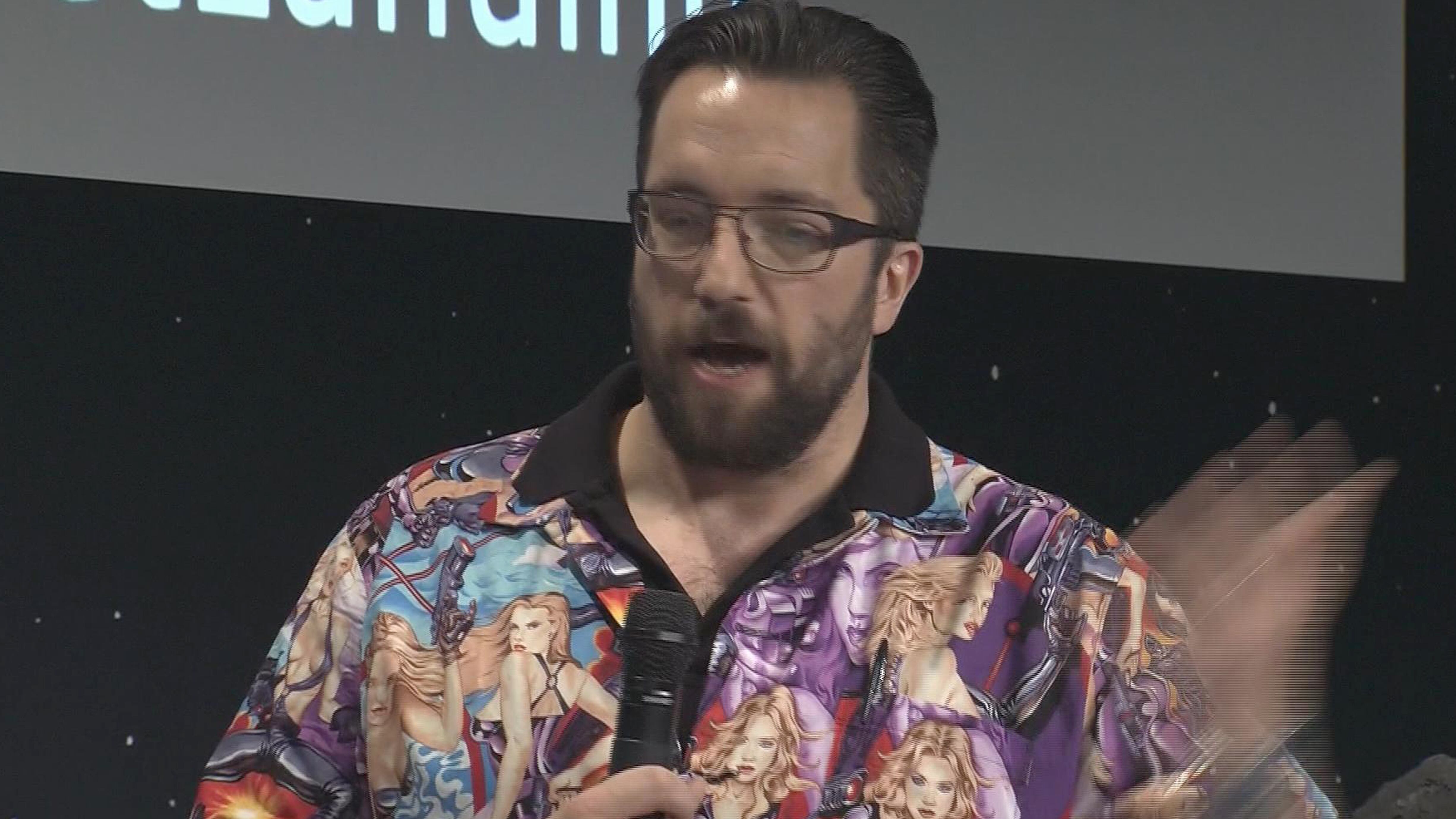 Il genio umiliato per la camicia poco femminista