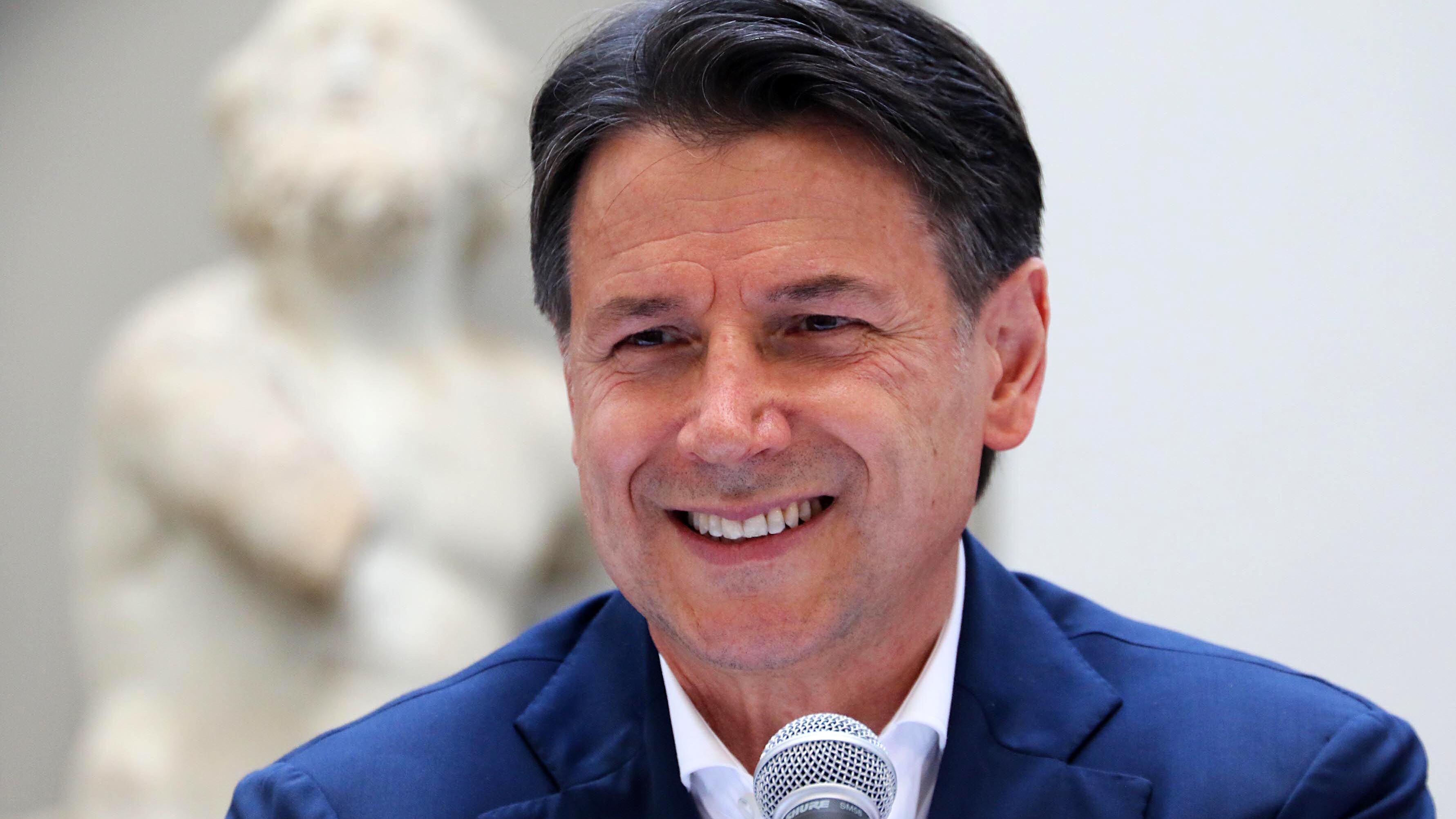 Conte abbattuto, Casaleggio is back e Prodi: quindi, oggi...
