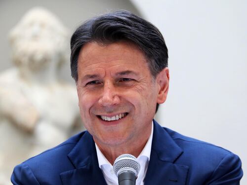 Conte abbattuto, Casaleggio is back e Prodi: quindi, oggi...