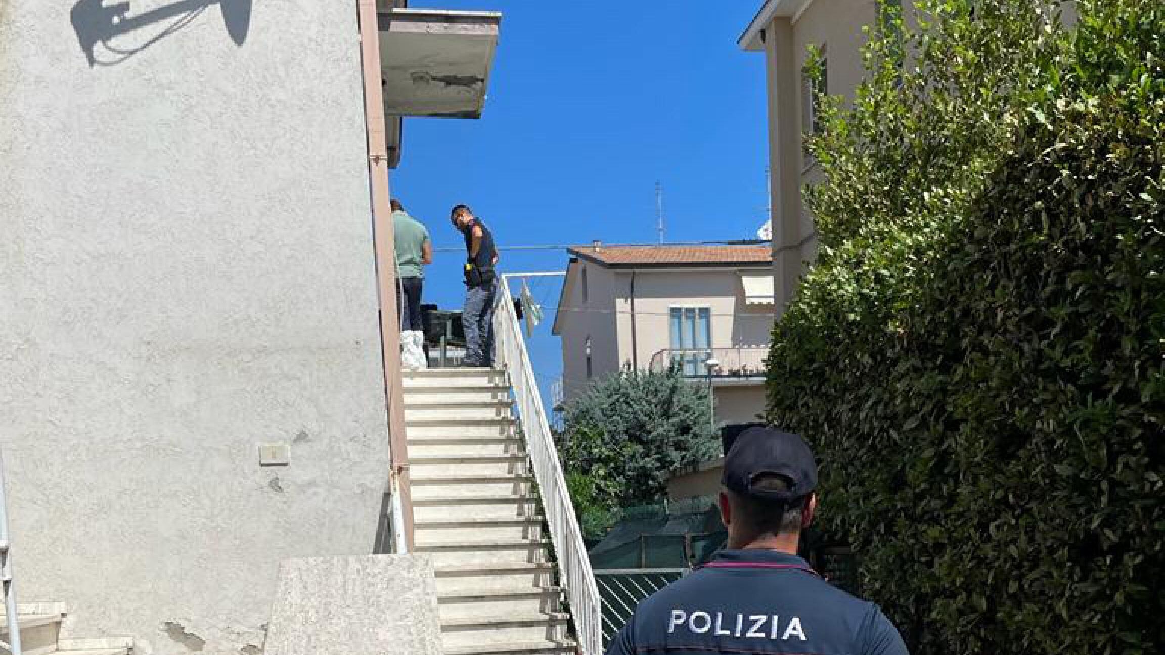Uccide la compagna con un mattarello davanti al figlio di sei mesi
