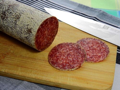 Allarme salmonella, le confezioni di salame ritirate dagli scaffali