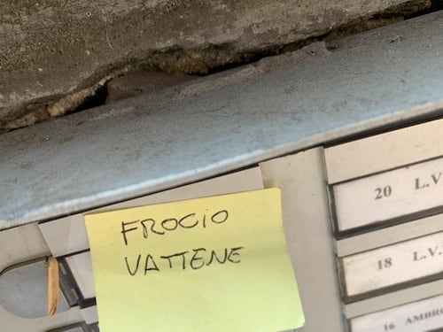 "Fr... vattene": scritta omofoba sul citofono di Luca Tommassini