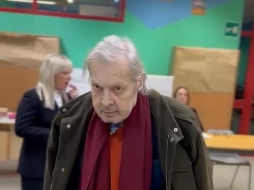 Anche Sgarbi al voto: il ritorno del critico nel seggio di San Severino Marche