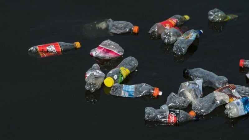Dal 2021 banditi oggetti di plastica monouso: via libera definitivo dell'Ue