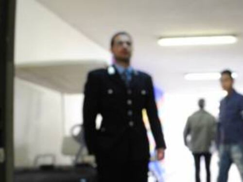 Bergamo, traffici in galera: droga in cella e gioielli nascosti in casa di agenti