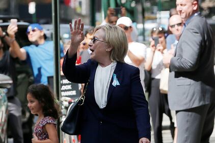 Hillary Clinton esce dalla casa della figlia dopo il malore 8