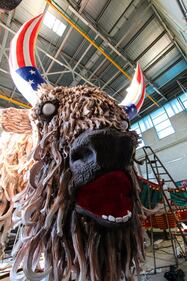 Renzi, Pannella e Trump sui carri del carnevale a Viareggio 15