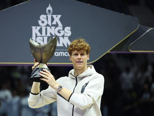 Sinner è il re d'Arabia: rimonta Alcaraz e vince il Six King Slam