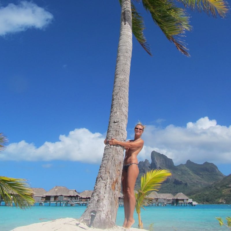 Heidi klum al mare mostra entrambi i lati 5