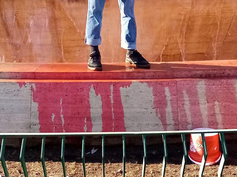 Traffico bloccato e fontana imbrattata di rosso, le immagini del blitz di Ultima generazione a Catania 4