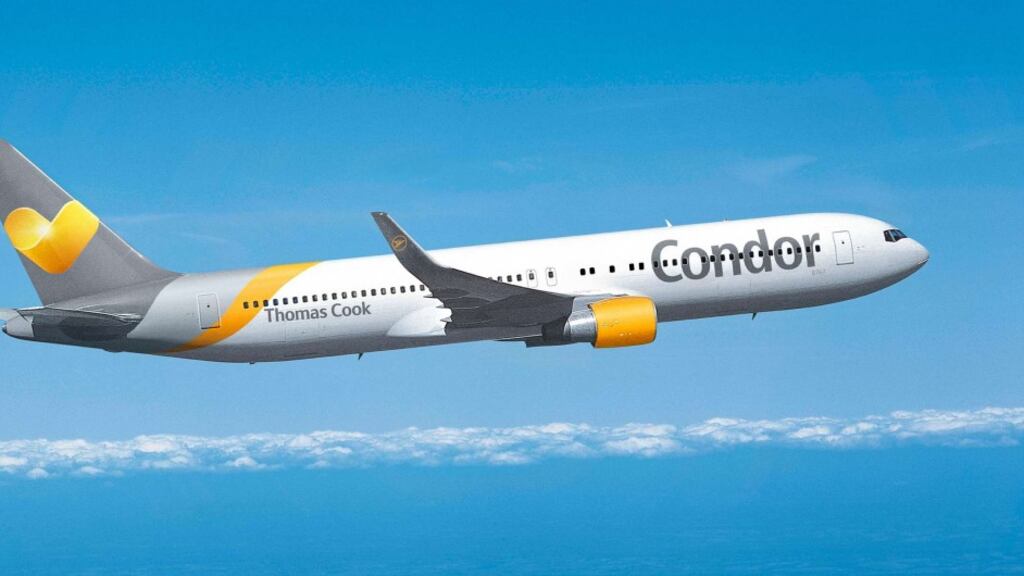 Brindisi, atterraggio di emergenza per un aereo