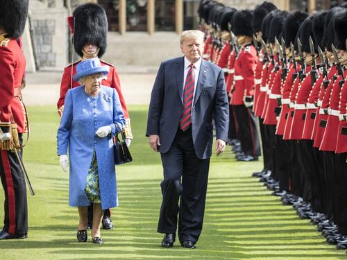 Regina Elisabetta II, le foto dell'incontro con Trump