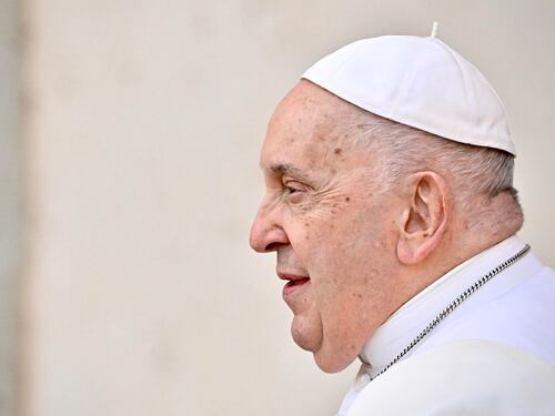 "Il Papa ha fatto una tac". Saltano tutte le udienze