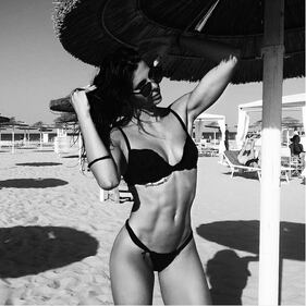 Giulia Calcaterra, topless col cocomero 8