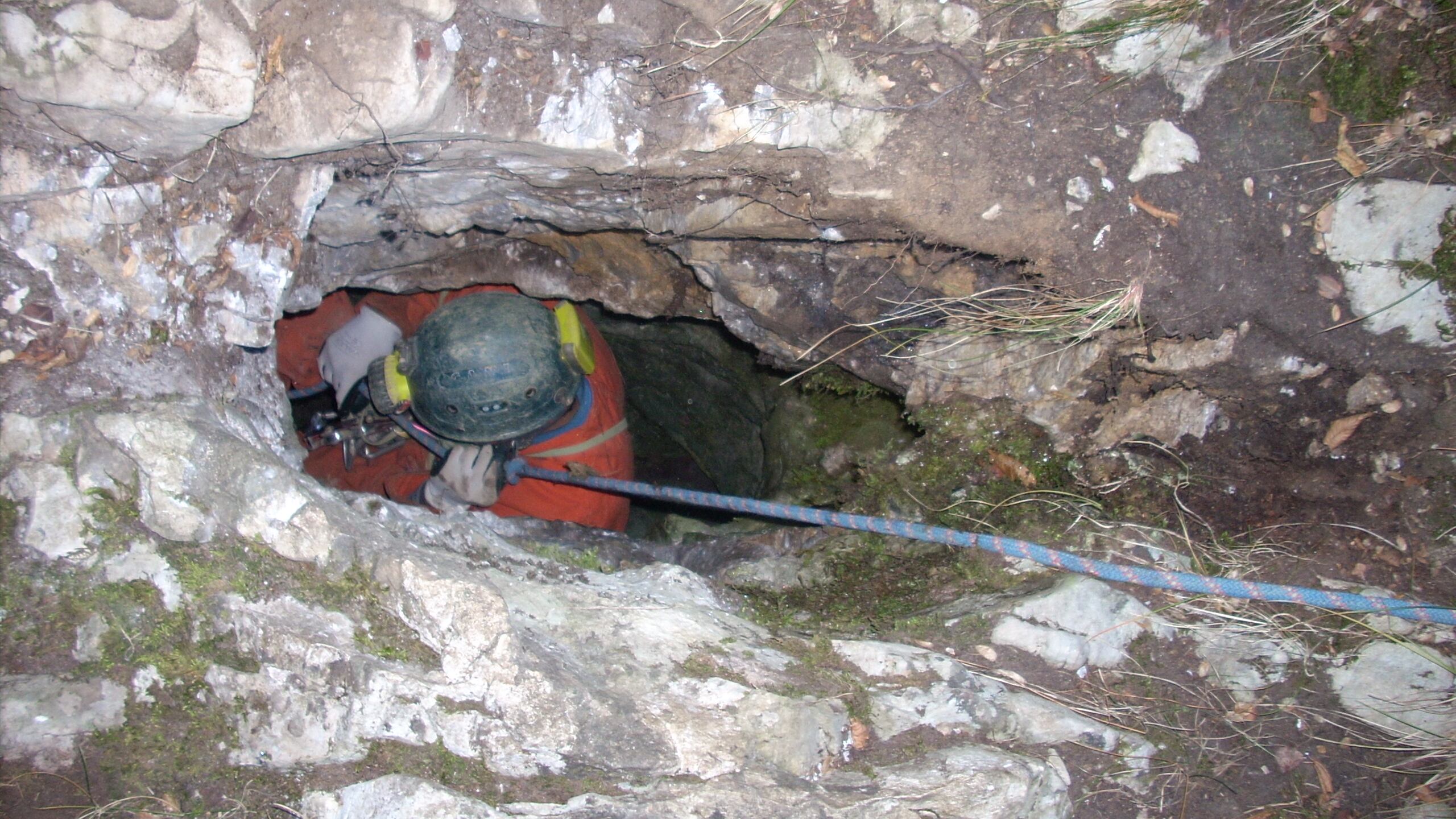L'Odissea sotto terra: 53 esperti a -120 metri salvano lo speleologo