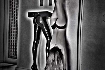 Naike Rivelli e lo yoga, foto 1