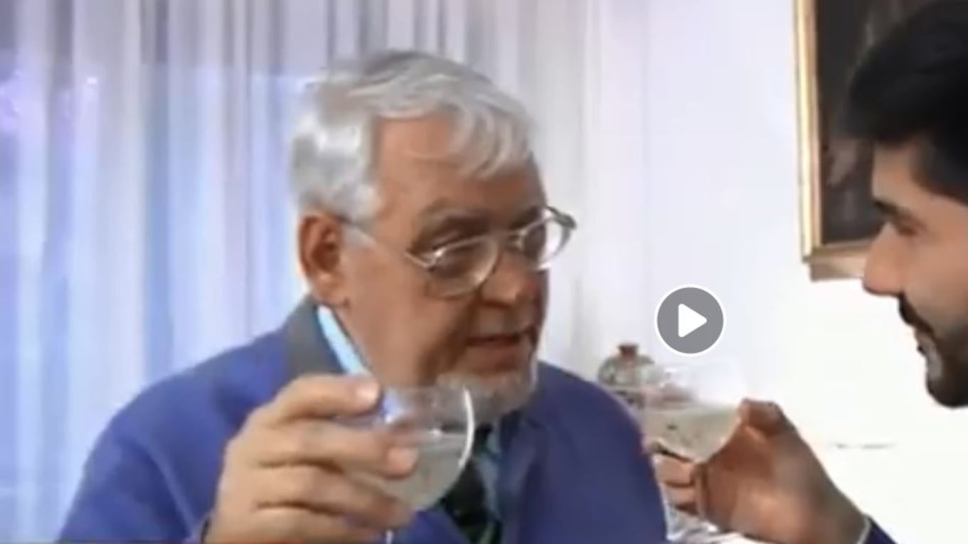 Il governo non taglia gli assegni. E il pensionato d'oro stappa spumante in tv