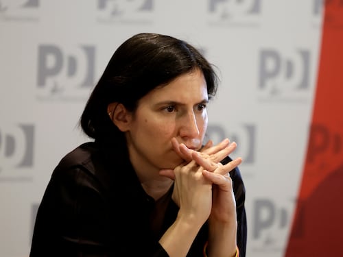 Il nuovo fascio-comunismo della sinistra illiberale