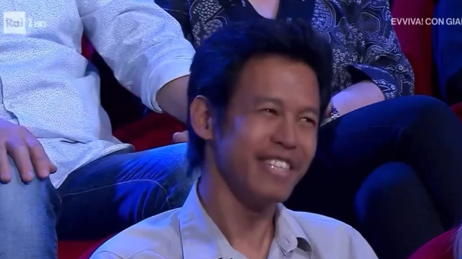 "Ti porto in Cina..." "No comment", scoppia il caso razzismo ad Affari Tuoi