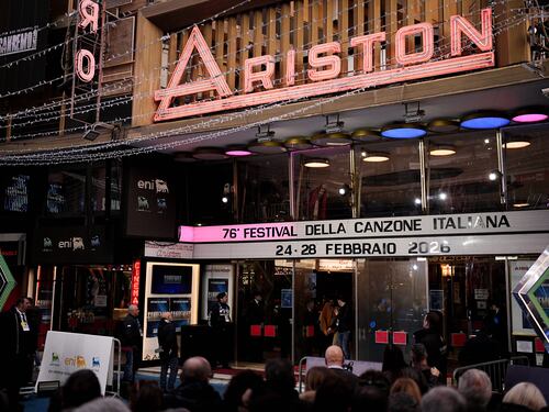 Sanremo tra le bufale: 250 ascolteranno le canzoni in gara. L’esperimento tra scienza e sorrisi
