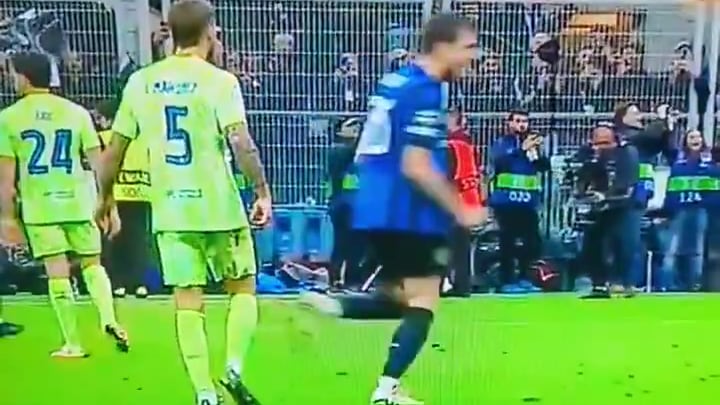 L'esultanza per il gol, lo sputo e la rissa sfiorata. Cosa è successo tra Acerbi e Inigo Martinez