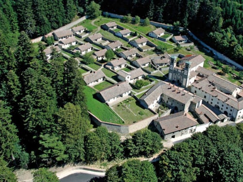 Camaldoli, l’eremo della politica