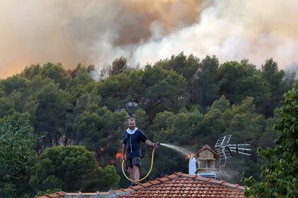 Francia, incendio in Costa Azzurra 11