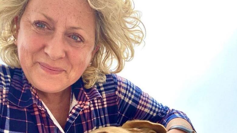 Il racconto choc di Carolyn Smith: "Hanno sparato al mio labrador"