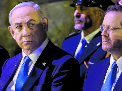 Israele, Bibi chiede la grazia. Pressing del Papa per i due Stati