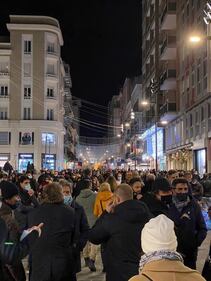 Bari, il centro affollato nel giorno di festa 2