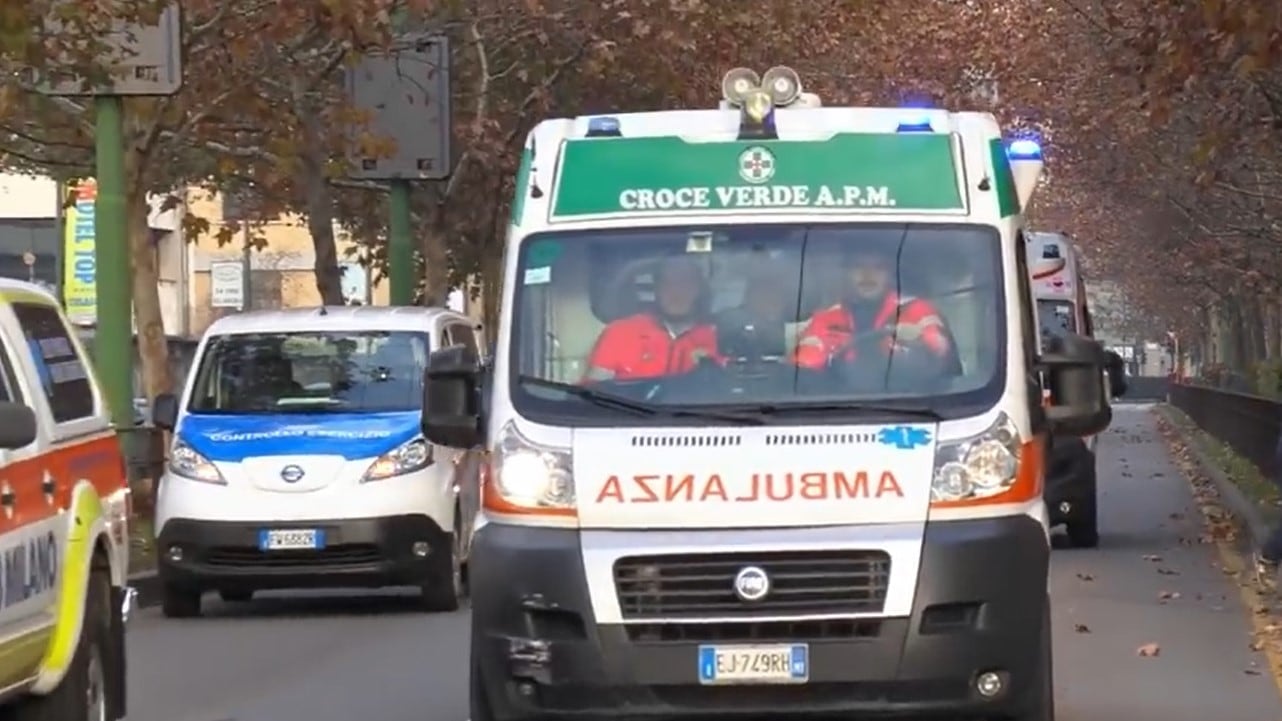 Auto piomba su cinque pedoni nel Varesotto: morta una ragazza di 17 anni