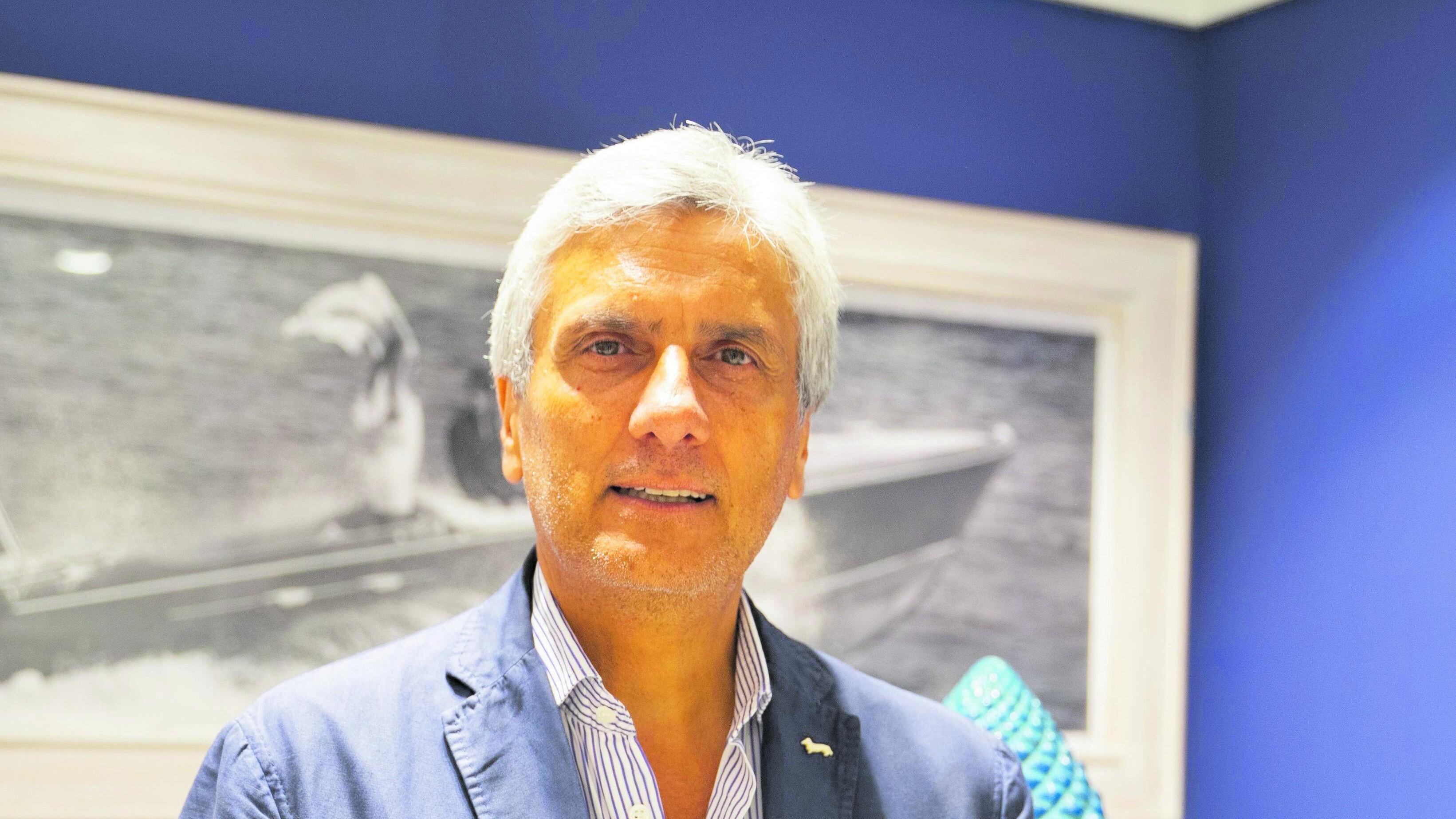 “Il nostro mondo colorato e la tenacia dei bassotti”