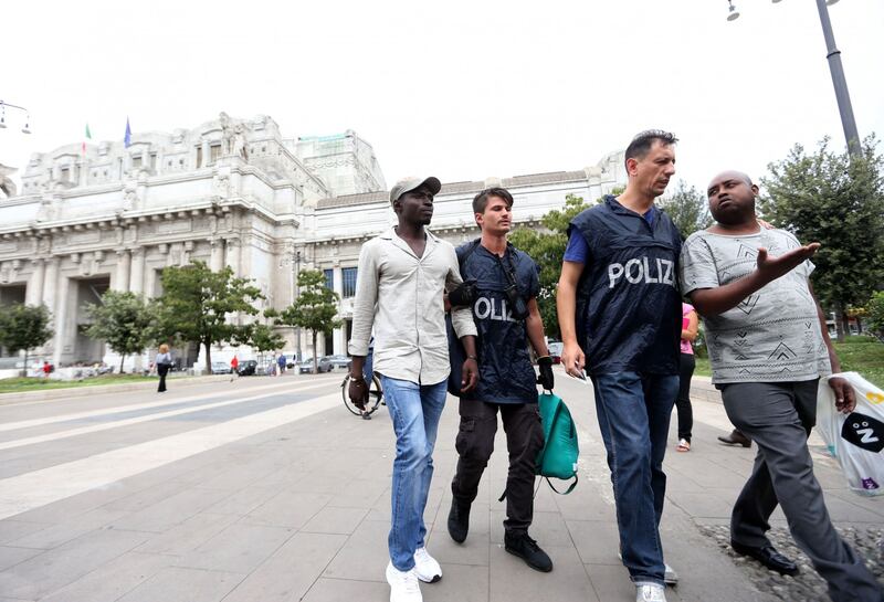 Migranti, nuovo blitz della polizia in stazione Centrale 18