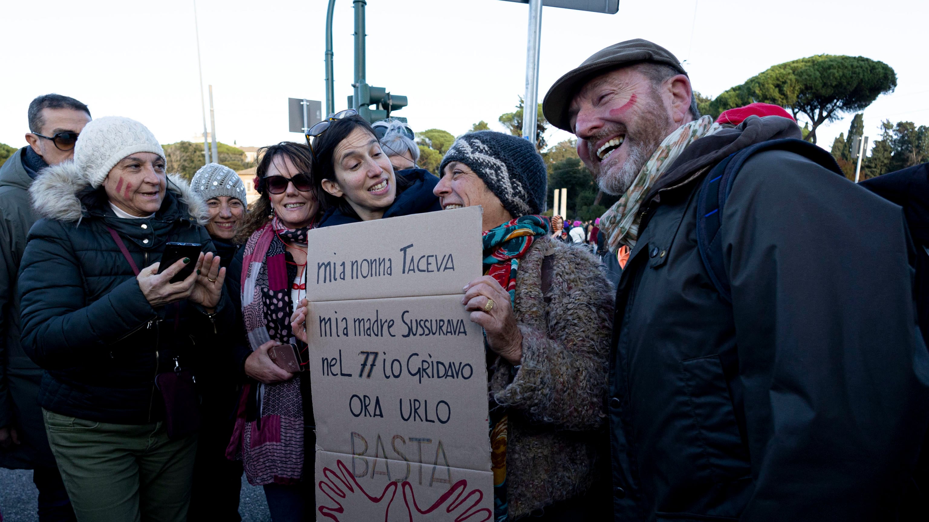 Nell'opposizione regna l'imbarazzo. "Non c'ero, non ho visto, vado a pranzo..."