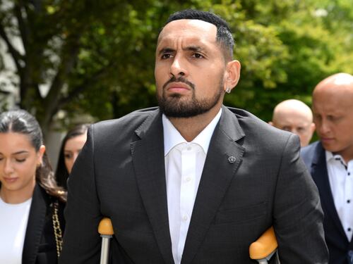 Kyrgios ammette aggressione alla ex ma il tribunale lo assolve: ecco perché
