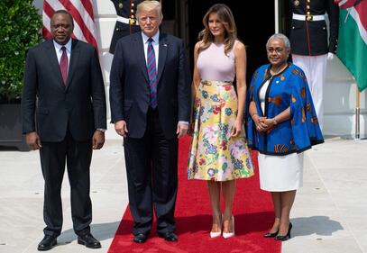 Melania Trump nell'orto con i tacchi: foto 8