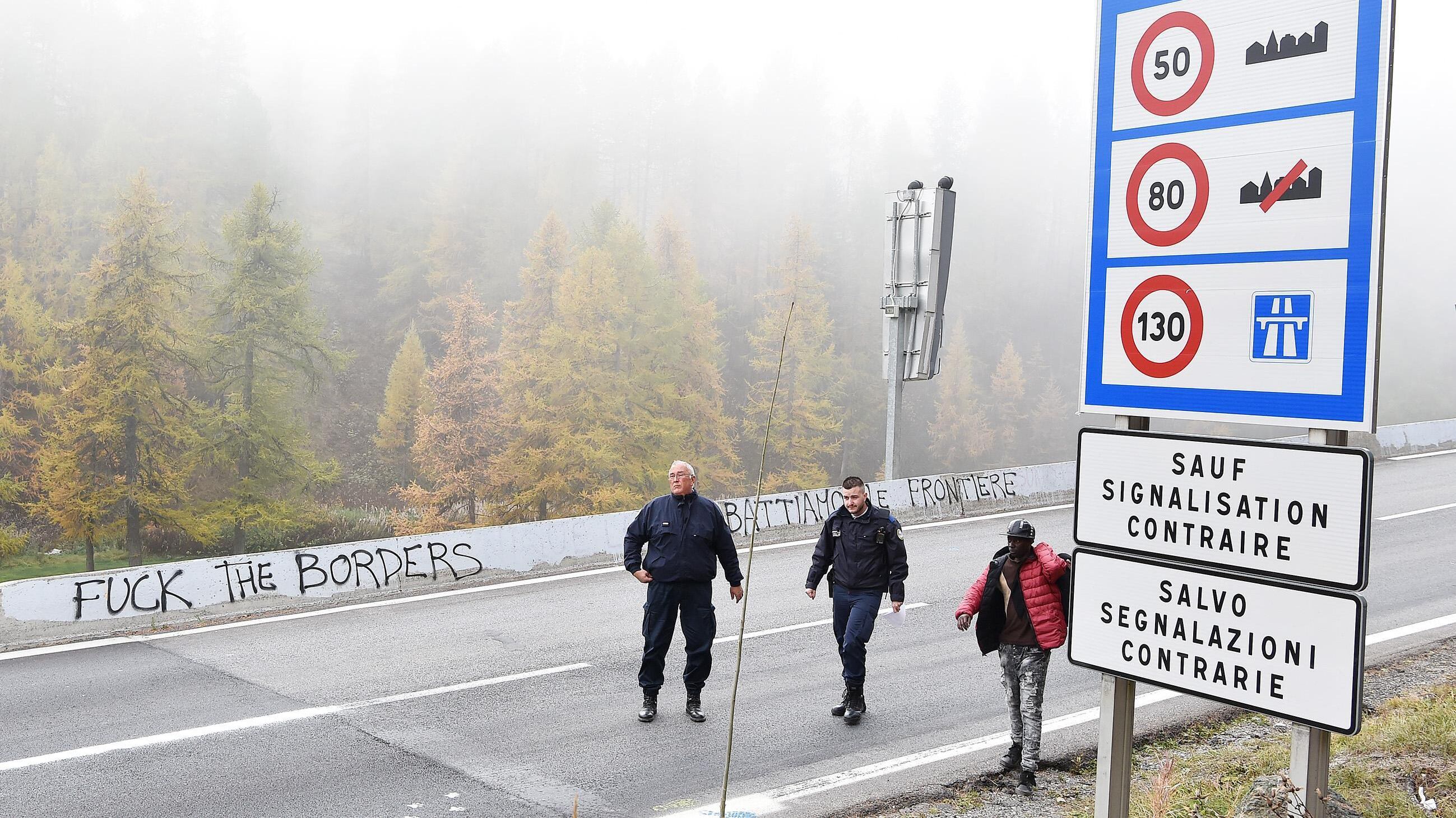 Droni per allontanare i migranti: così la Francia attua i respingimenti al confine italiano