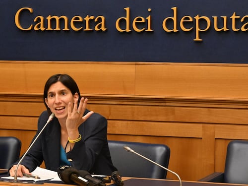 Schlein morde la premier: venga in Aula. Però a Bruxelles nessun dem ha fiatato