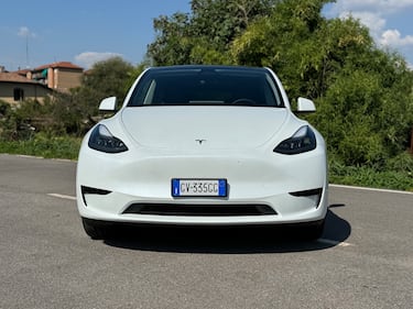 Tesla Model Y Long Range RWD: guarda la gallery del SUV elettrico super efficiente 3