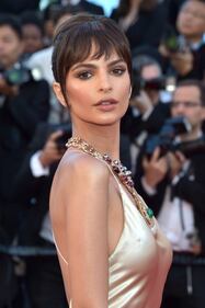 Emily Ratajkowski: topless a Cannes per Sophia Loren 27