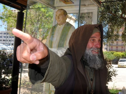Da dieci anni in Italia, ma rischia l'espulsione. Il frate missionario Biagio Conte inizia il digiuno
