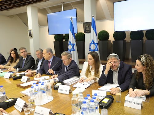 L'intelligence israeliana rilascia 55 palestinesi. Ira dell'ultradestra: "Negligenza nella sicurezza"