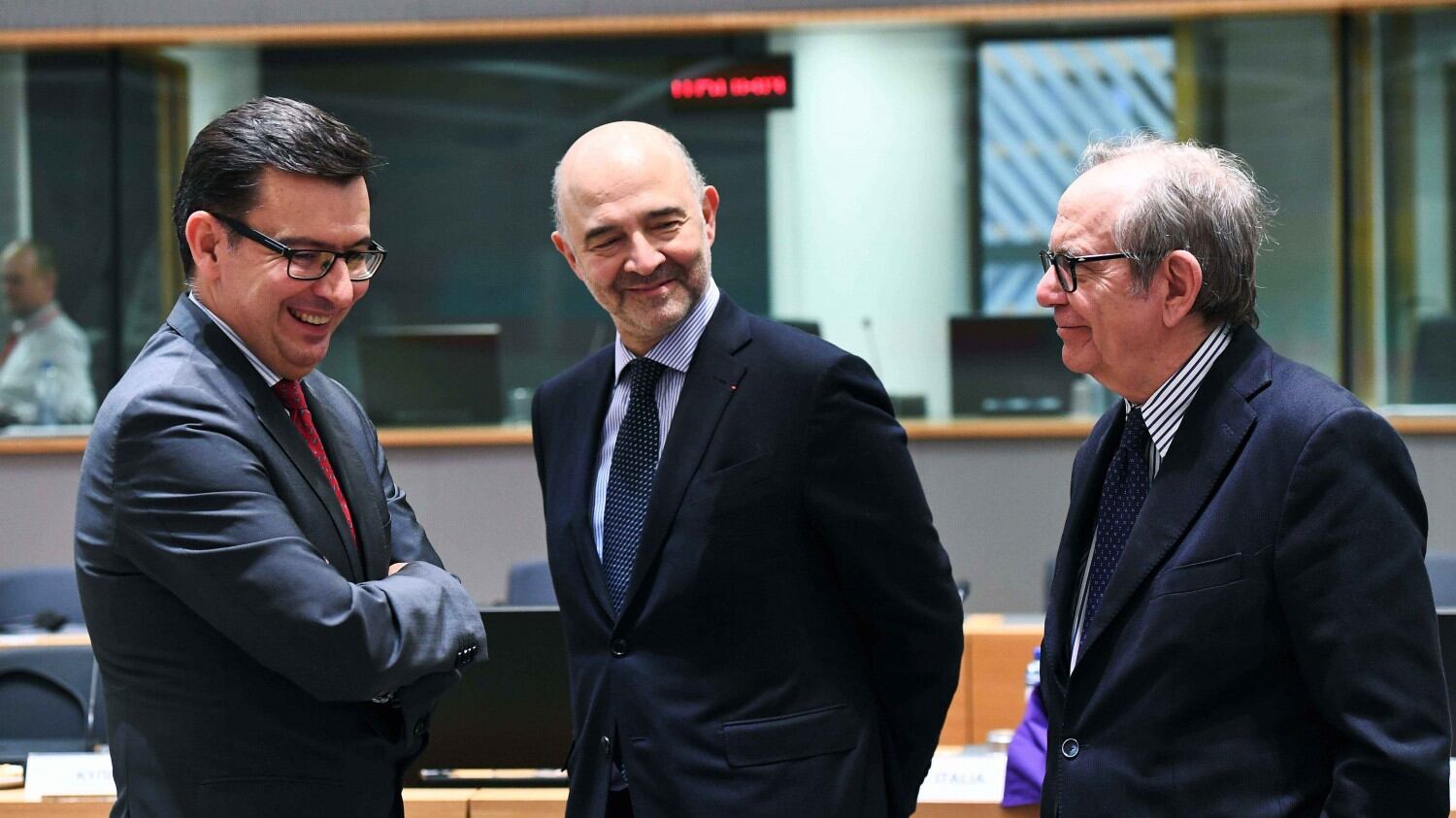 Moscovici sta "sereno" per l'Italia e bacchetta Salvini sul deficit