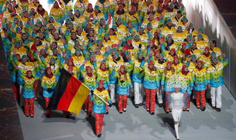 La delegazione tedesca, con le divise arcobaleno 6