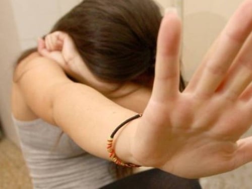 Stalker minaccia moglie davanti ai tre figli a Ischia: arrestato dai carabinieri